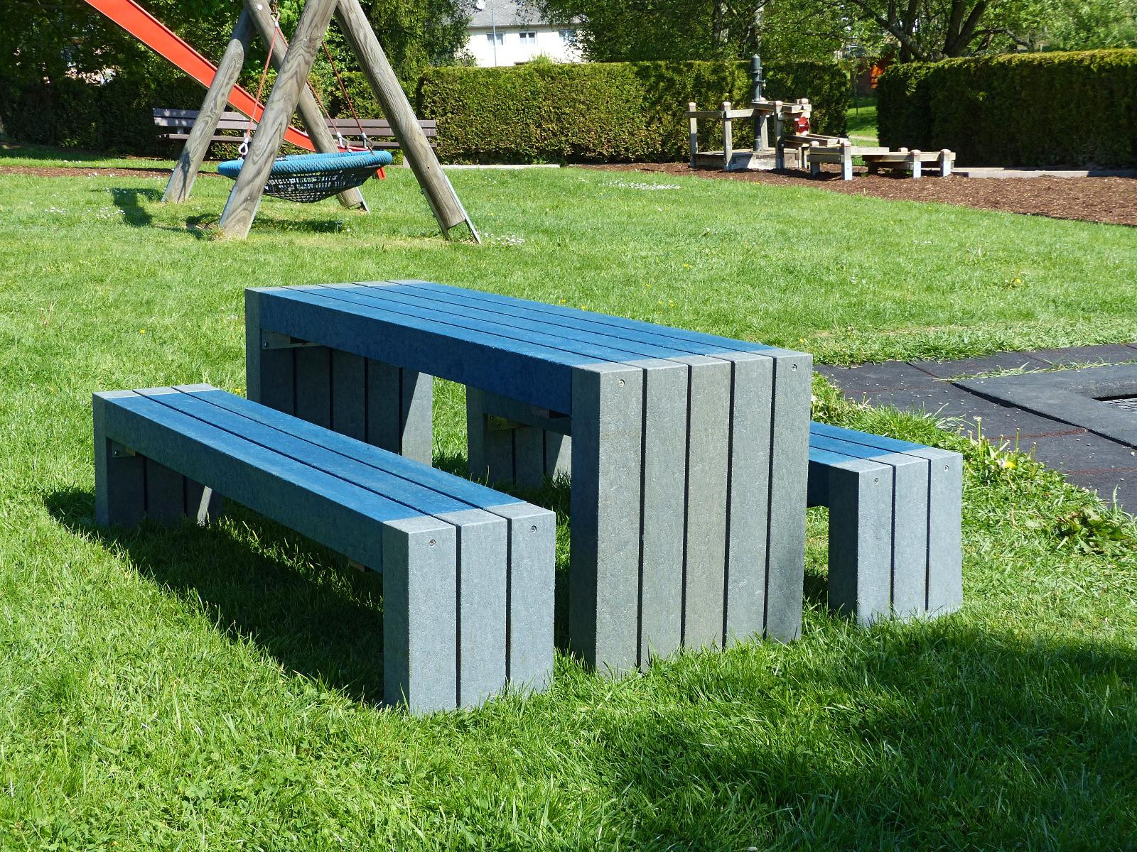 Calero children's table