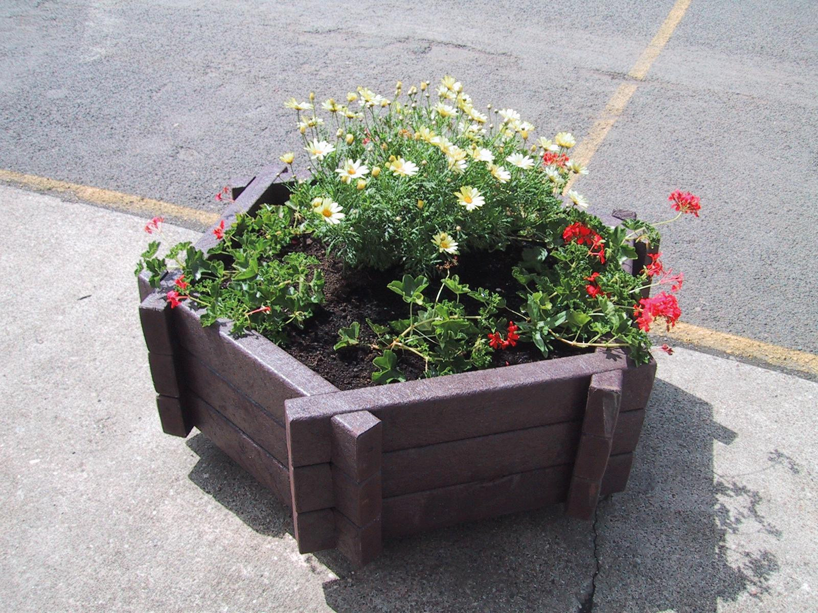 Vinca planter