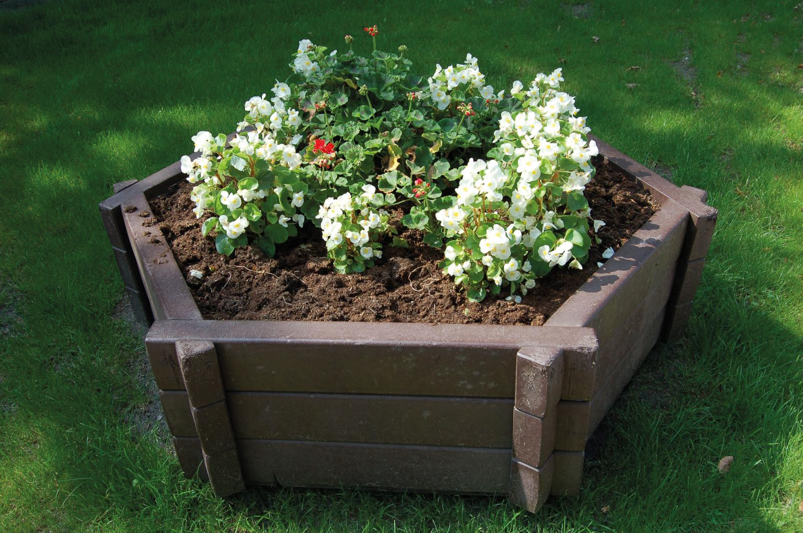 Vinca planter