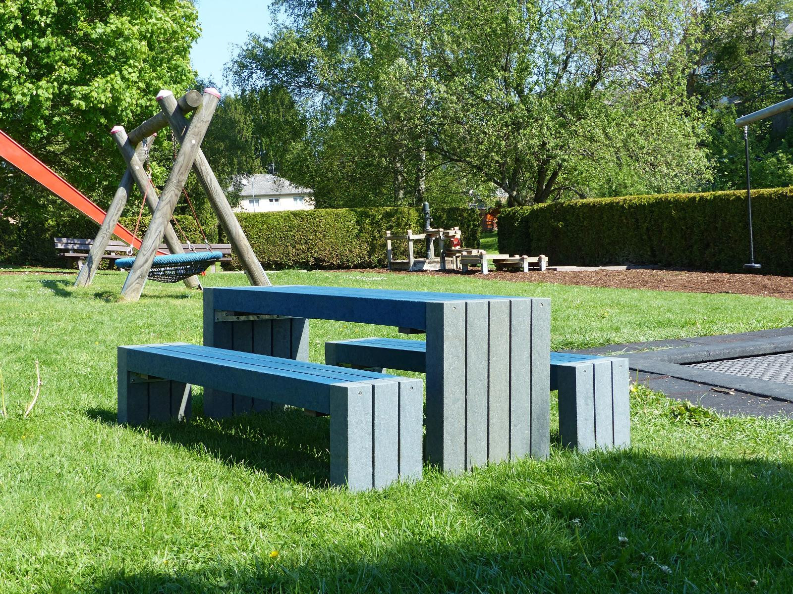 Calero children's table