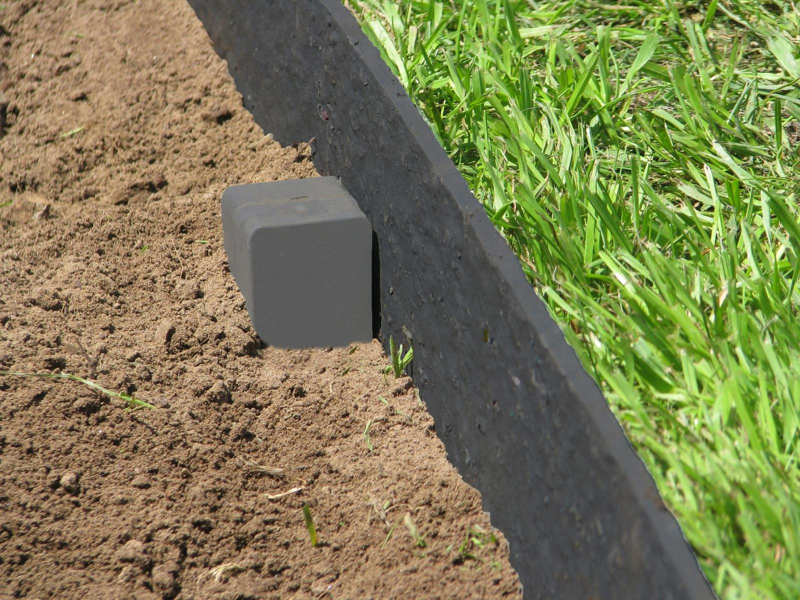 Flexible garden edging