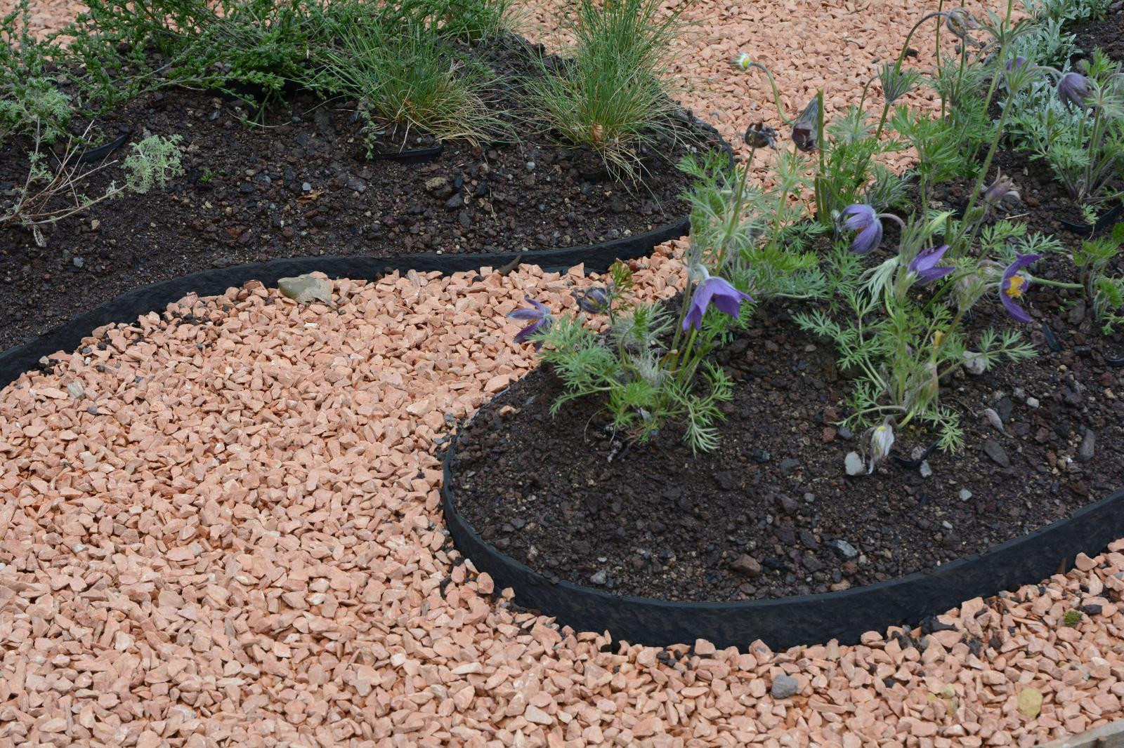 Flexible garden edging