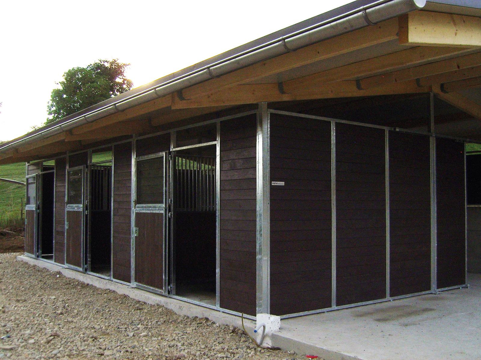 Board profile with tongue and groove for equestrian