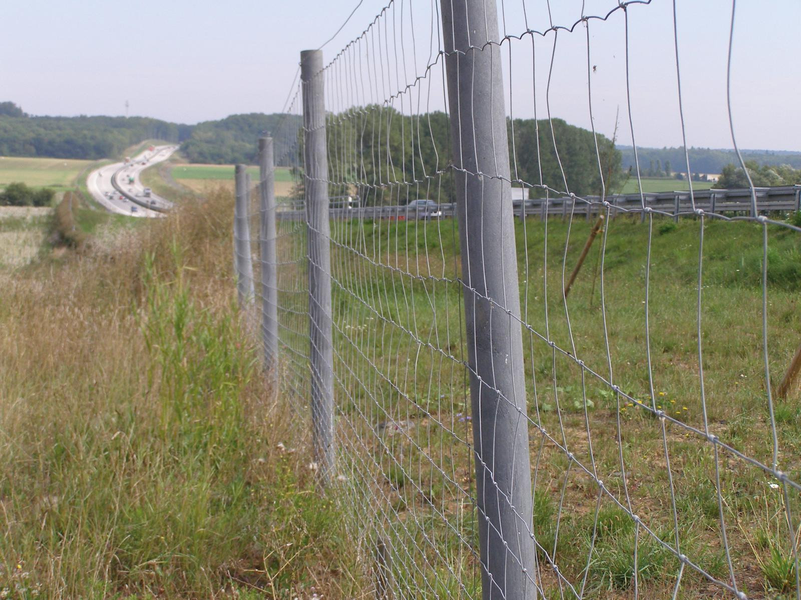 Round post integrated reinforcement