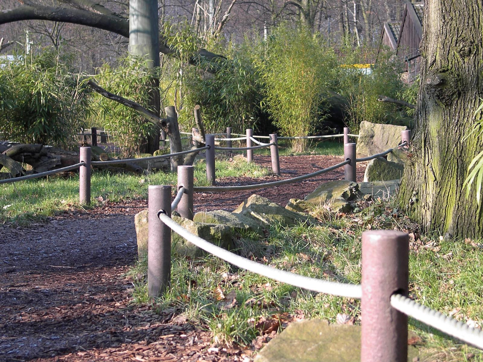Round post without reinforcement