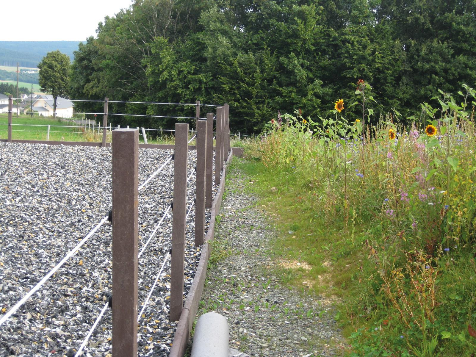Square post integrated reinforcement
