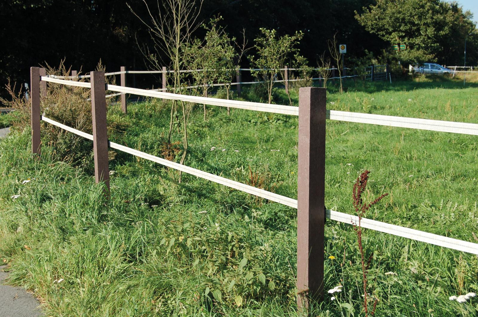 Square post integrated reinforcement