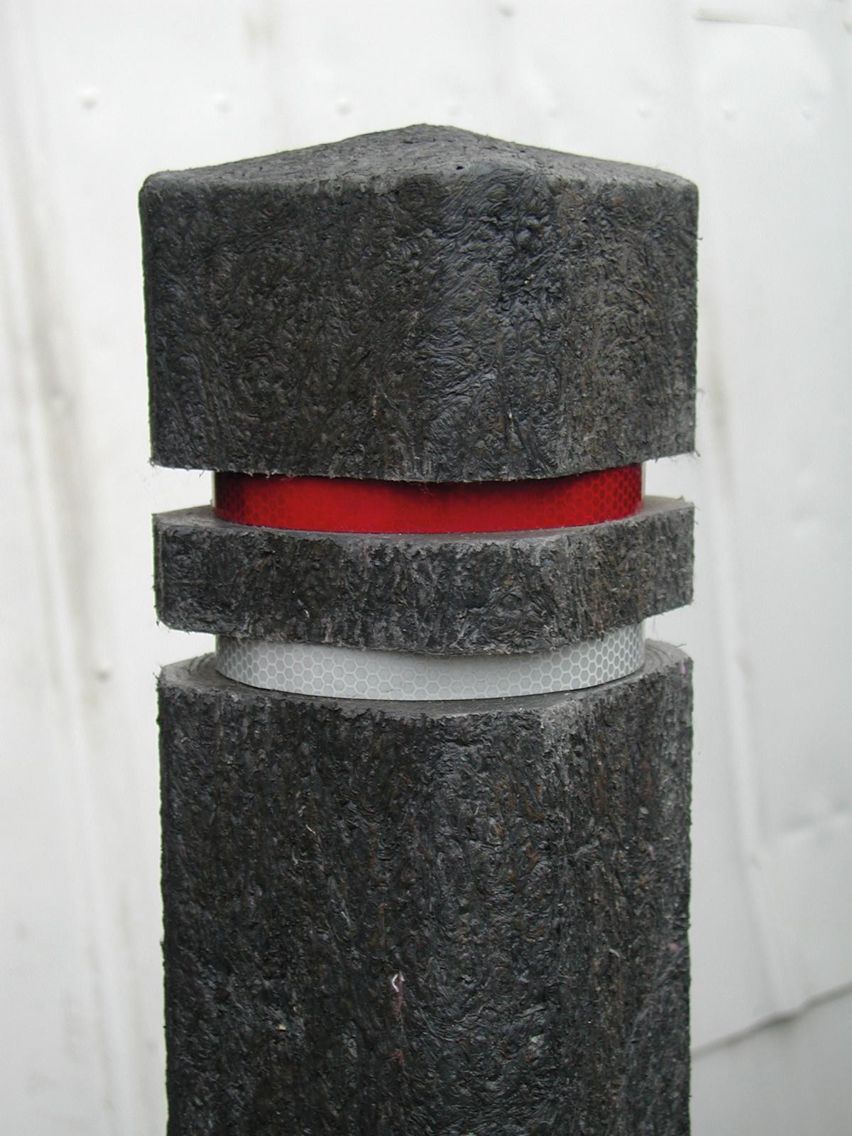 Diamond head bollard