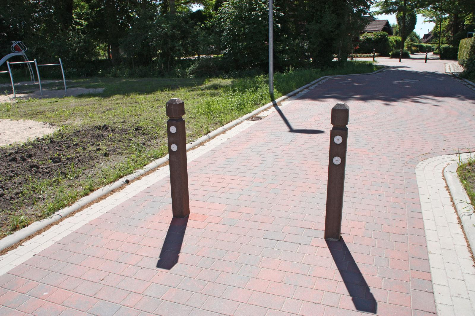 Bollard, with pyramid head