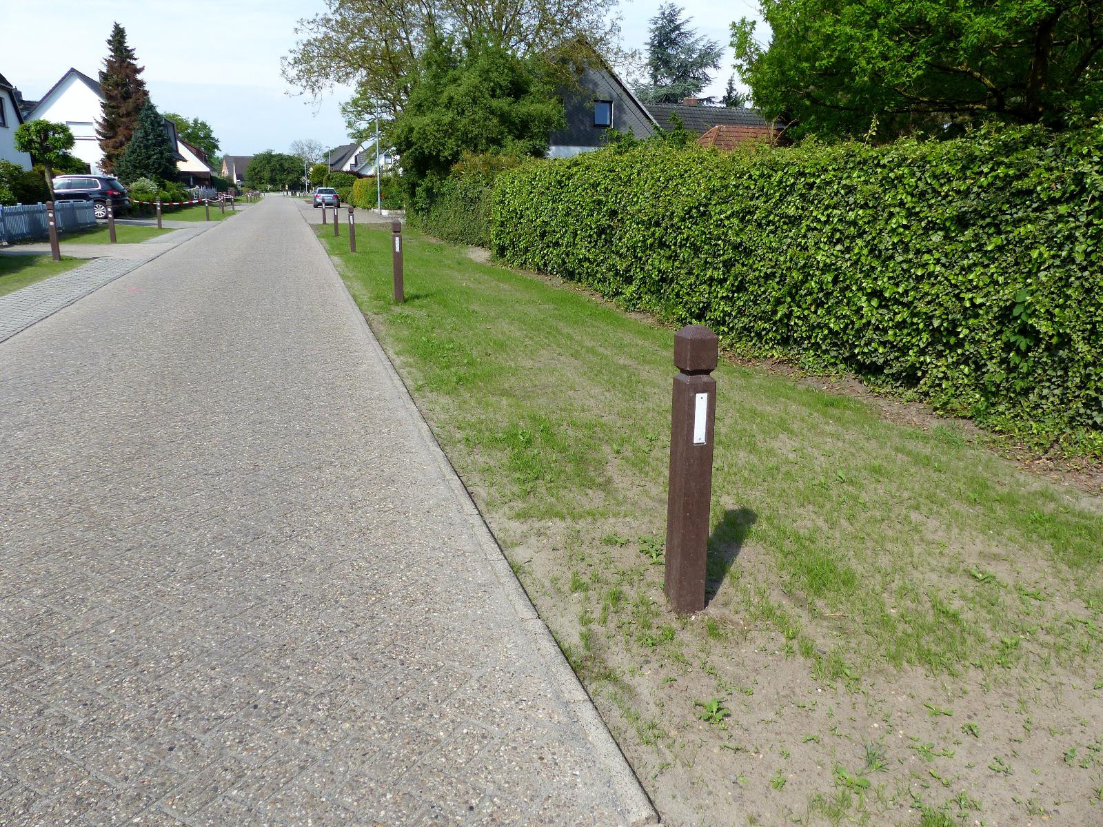 Bollard, with pyramid head