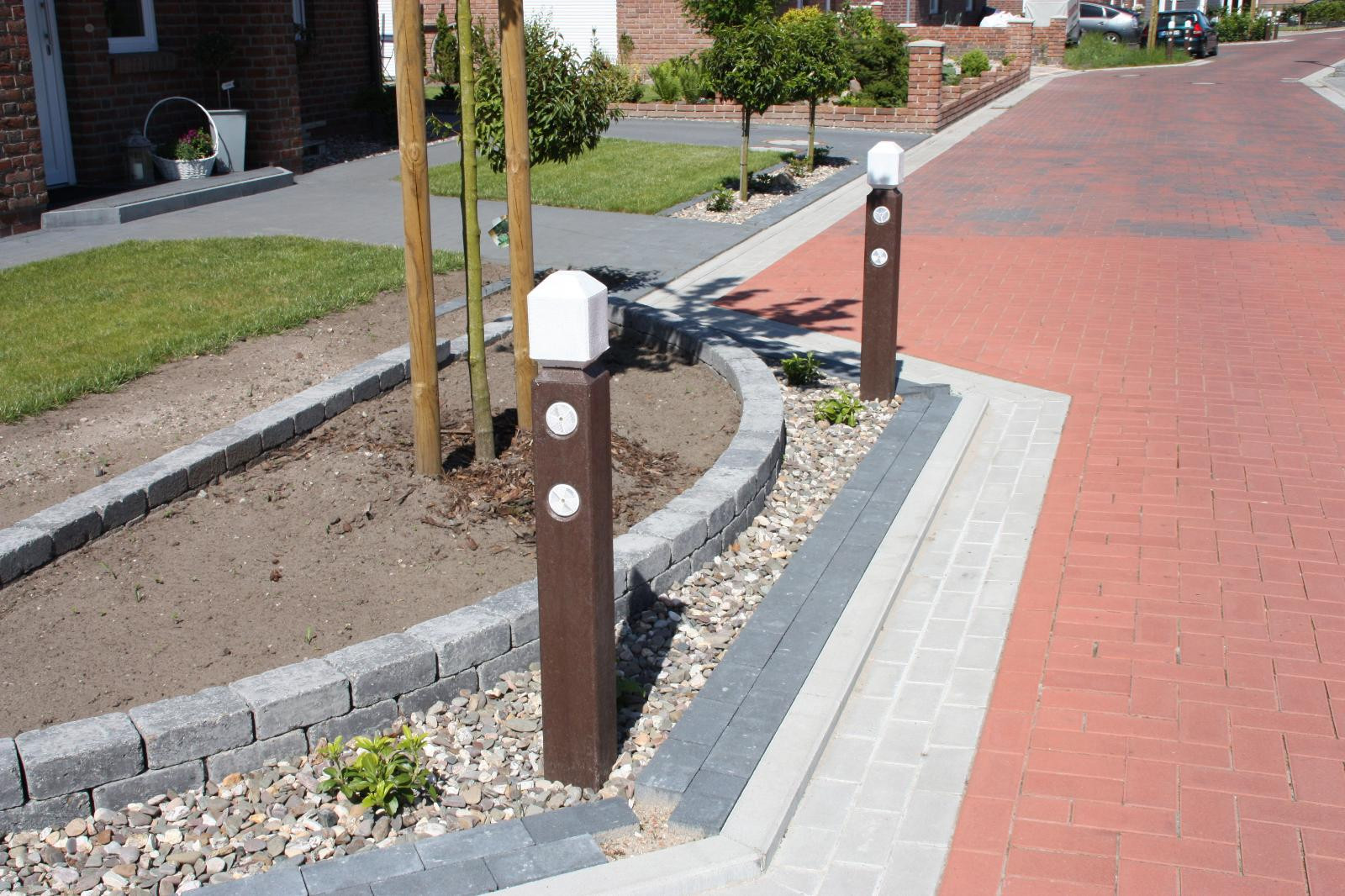 Bollard, with pyramid head