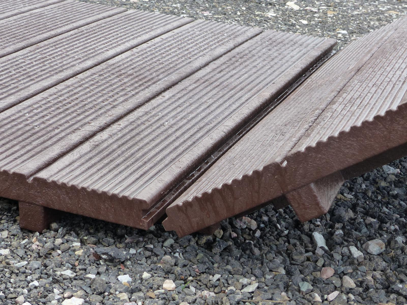 Pre-assembled boardwalk element