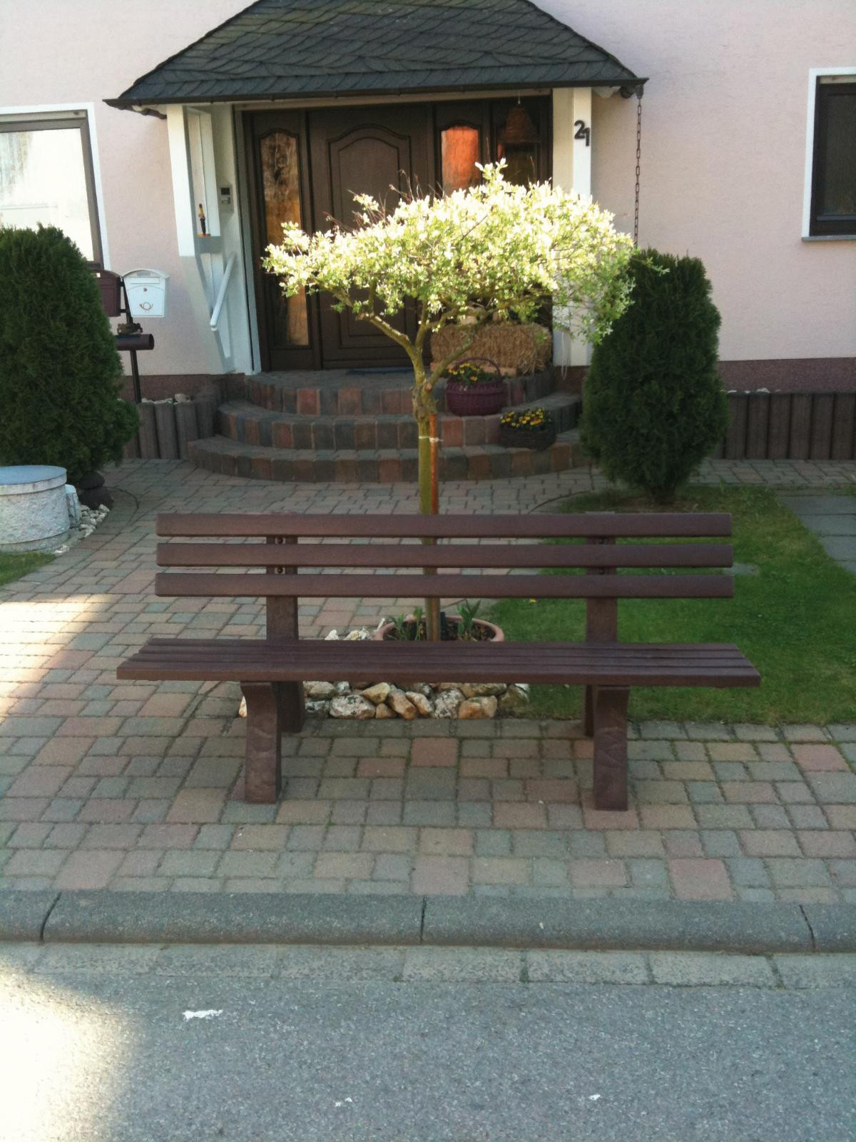 Trafalgar 1 square bench