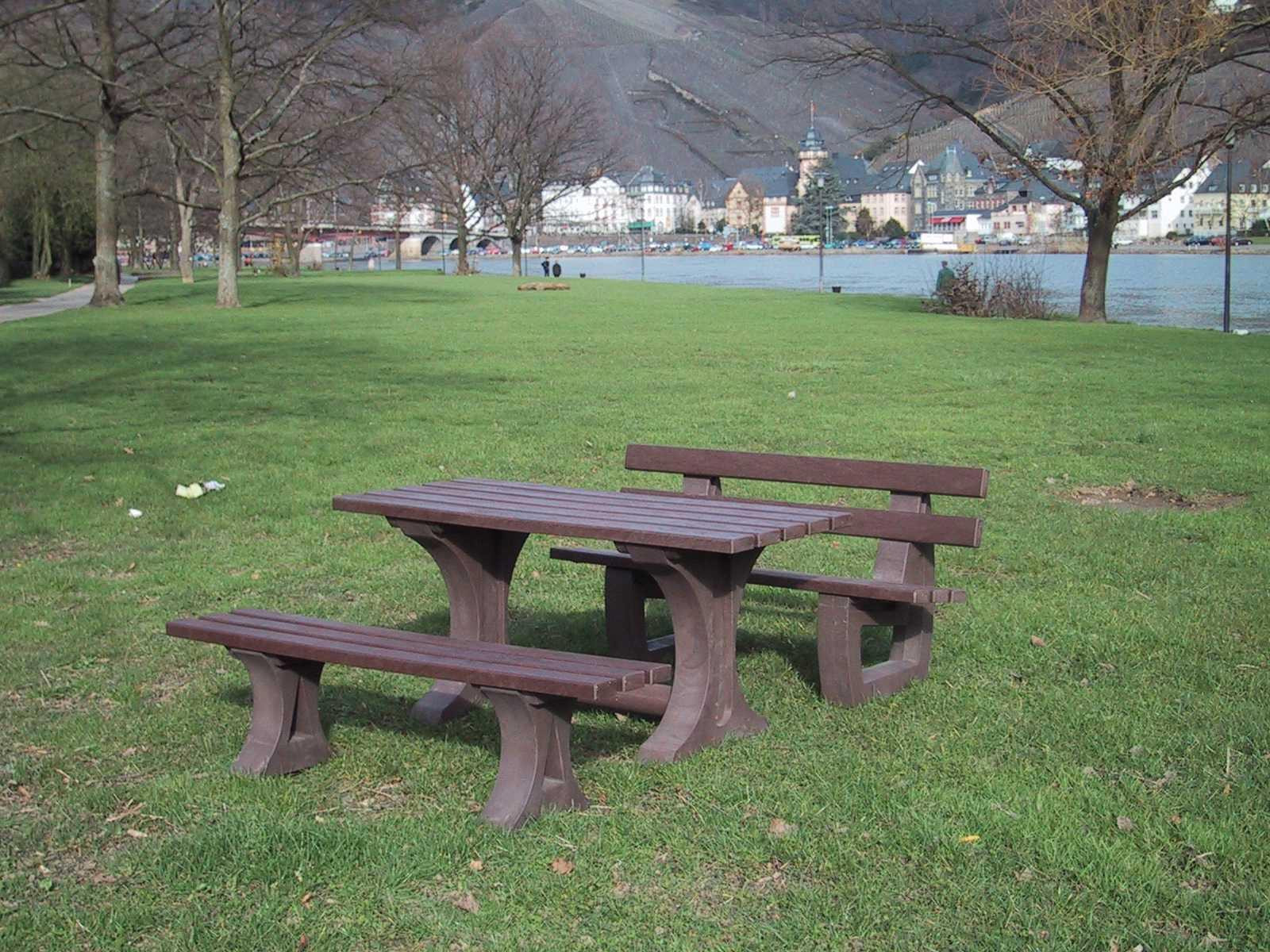 Canetti bench
