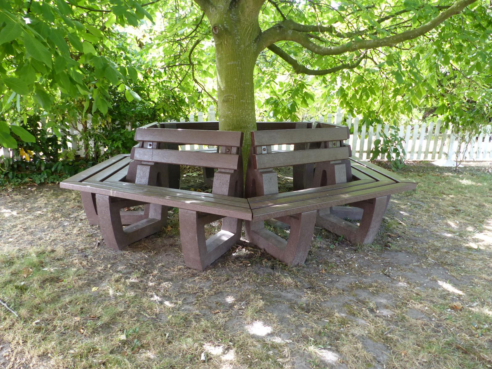 Gatton round bench