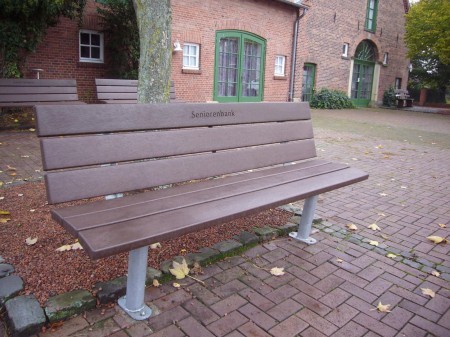 Sapo seniors' bench